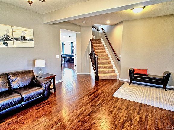 4th image of 1043 Lancashire Dr