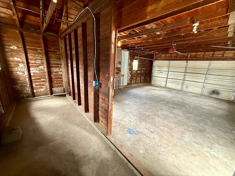 1329 Elm St — Photo 44
