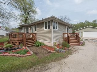 10015 28th Ave, Pleasant Prairie, WI 53158