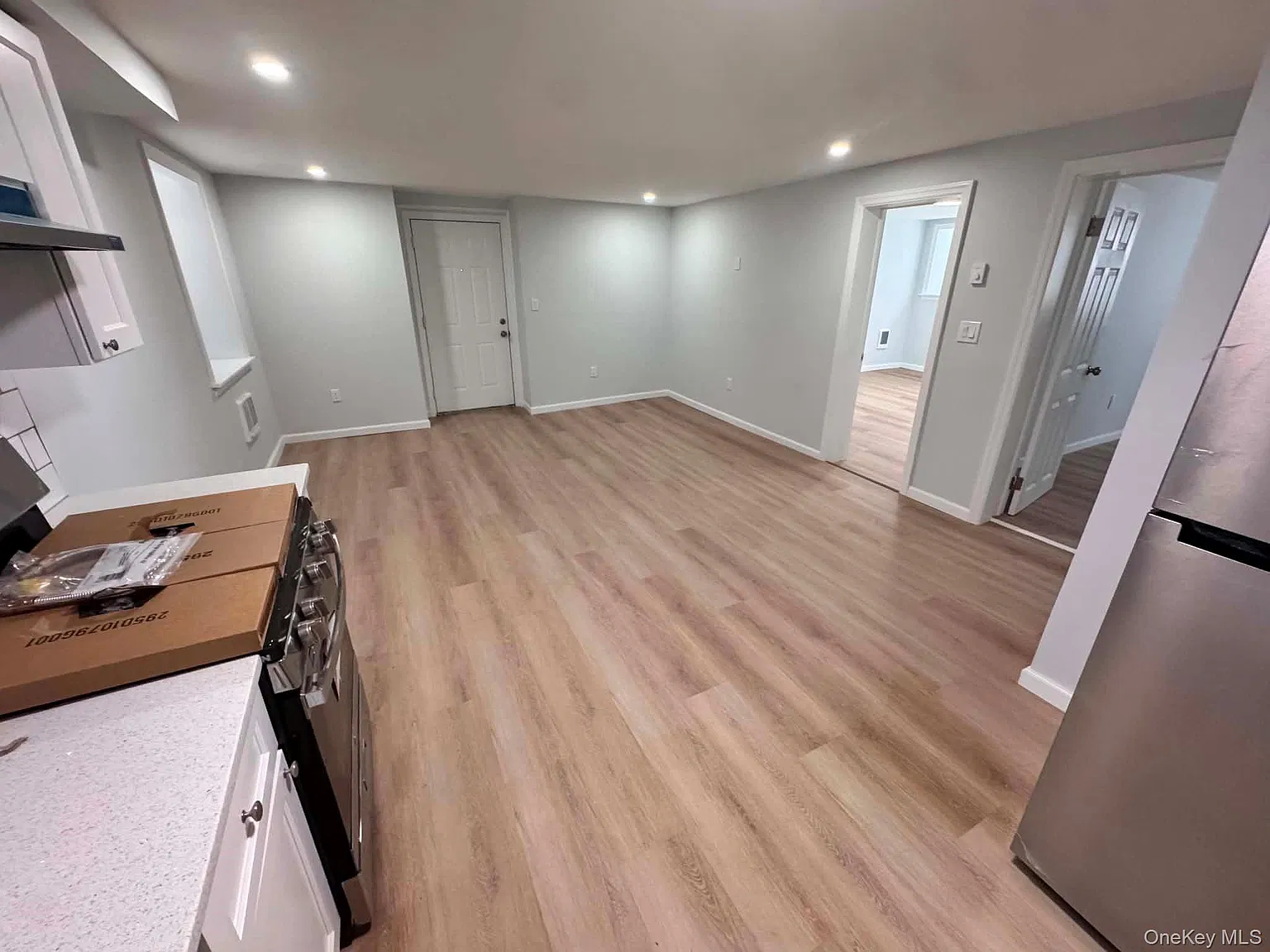 3 bed, 1.0 bath, 1100 sqft, $2,800 — Photo 3