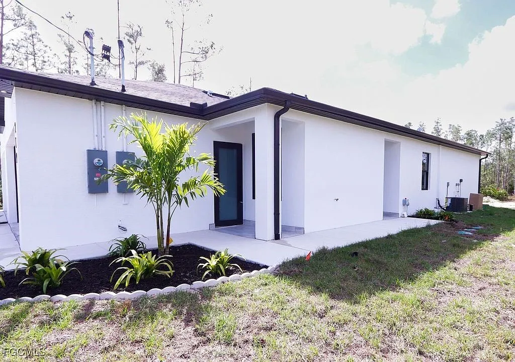 3 bed, 2.0 bath, 1500 sqft, $2,200 — Photo 2