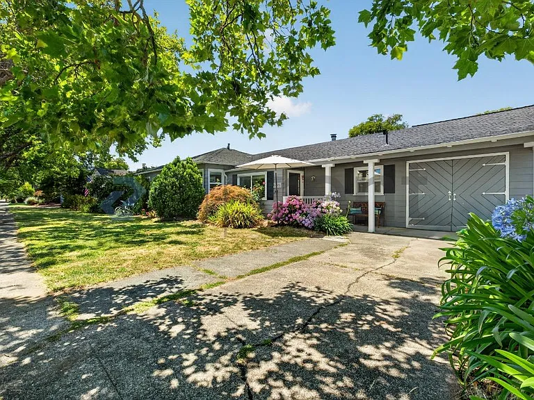 2039 Montecito Ave — Photo 3