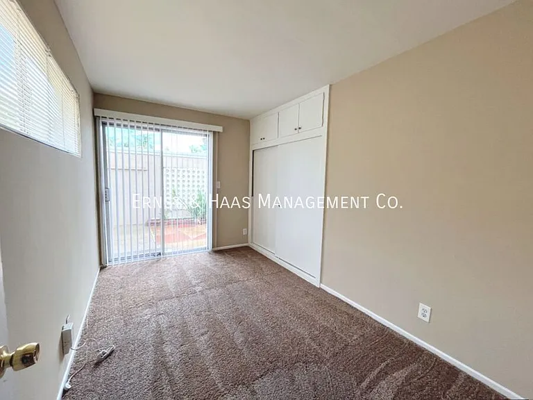 510 Roycroft Ave — Photo 9