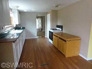 3rd image of 444 N Tulip Ave