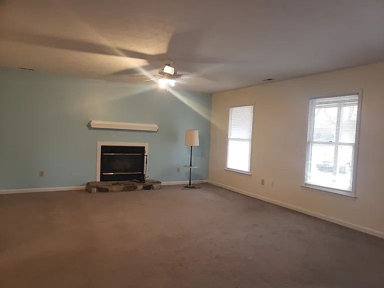 334 Woodberry Cir — Photo 2