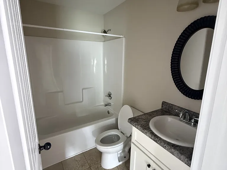 108 Ellington Ct — Photo 4