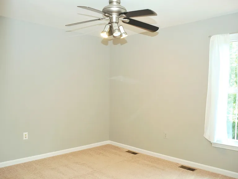 125 N Towne Ct — Photo 11