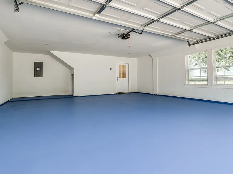515 N Davis Dr — Photo 6