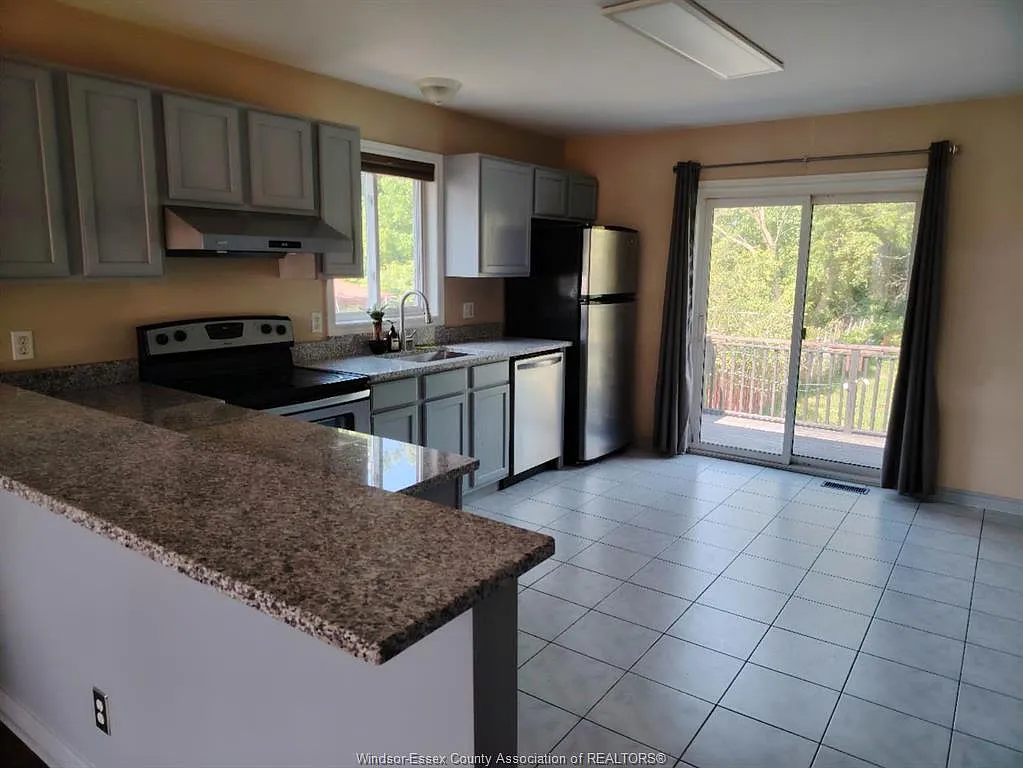 5 bed, $3,200 — Photo 3