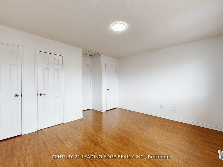 38 Rumi Cres — Photo 17