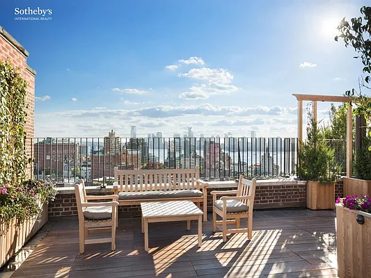 Rented by Sotheby's International Realty | media 18