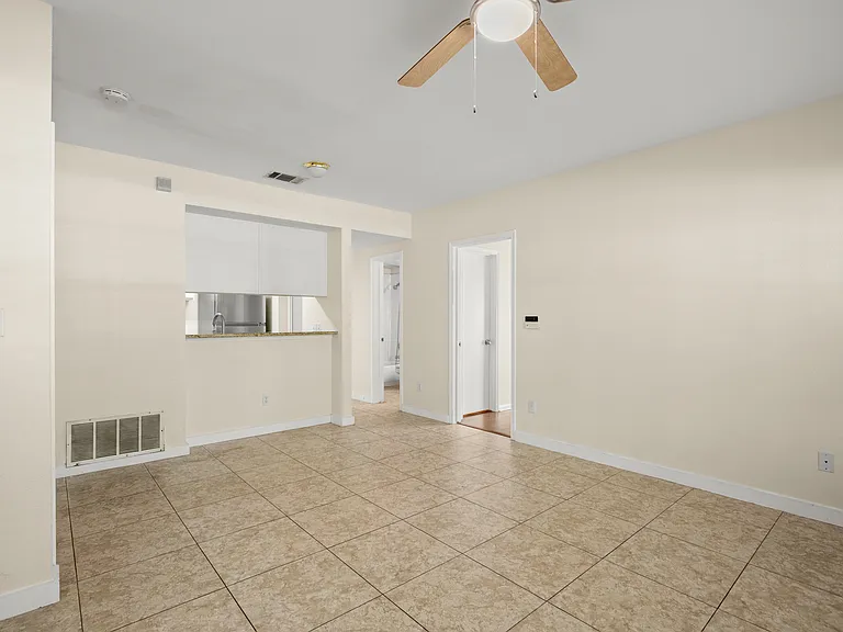 712 W 21st St #101 — Photo 4