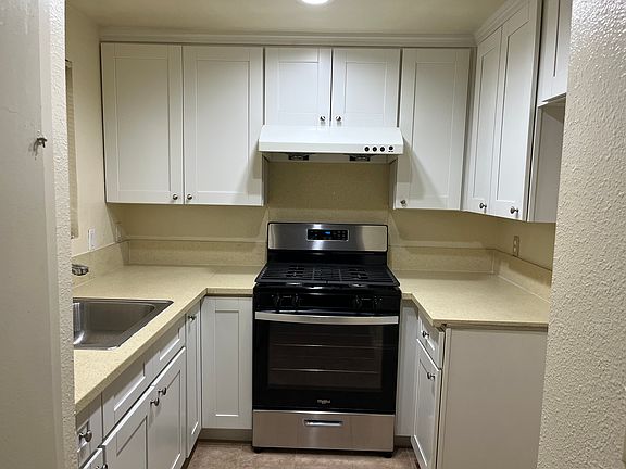 4th image of 24 Park St #L
