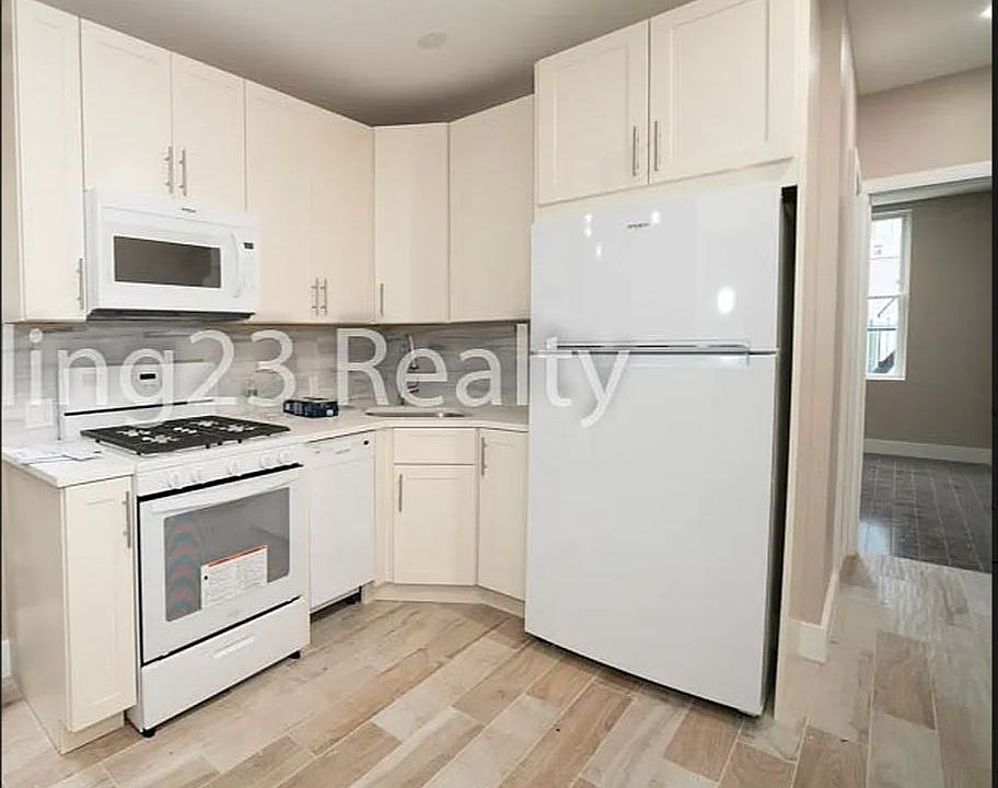 1st image of 28-13 Astoria Blvd #2