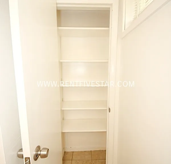 1739 1/2 E Center St — Photo 5