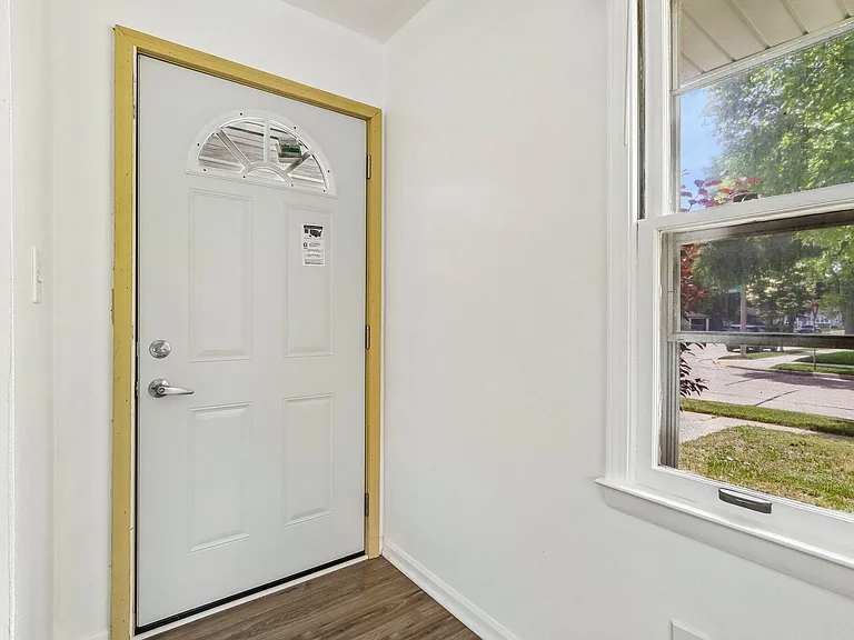 2223 Grove Ave — Photo 6