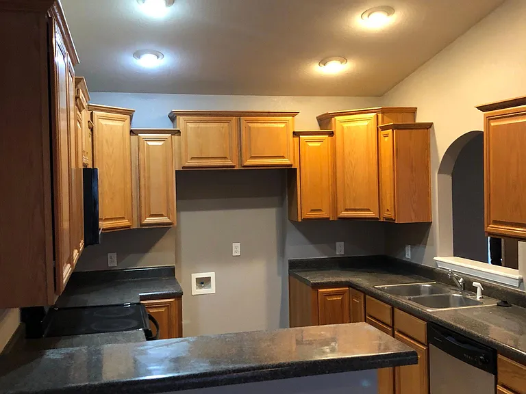 1301 Reavis Xing — Photo 8