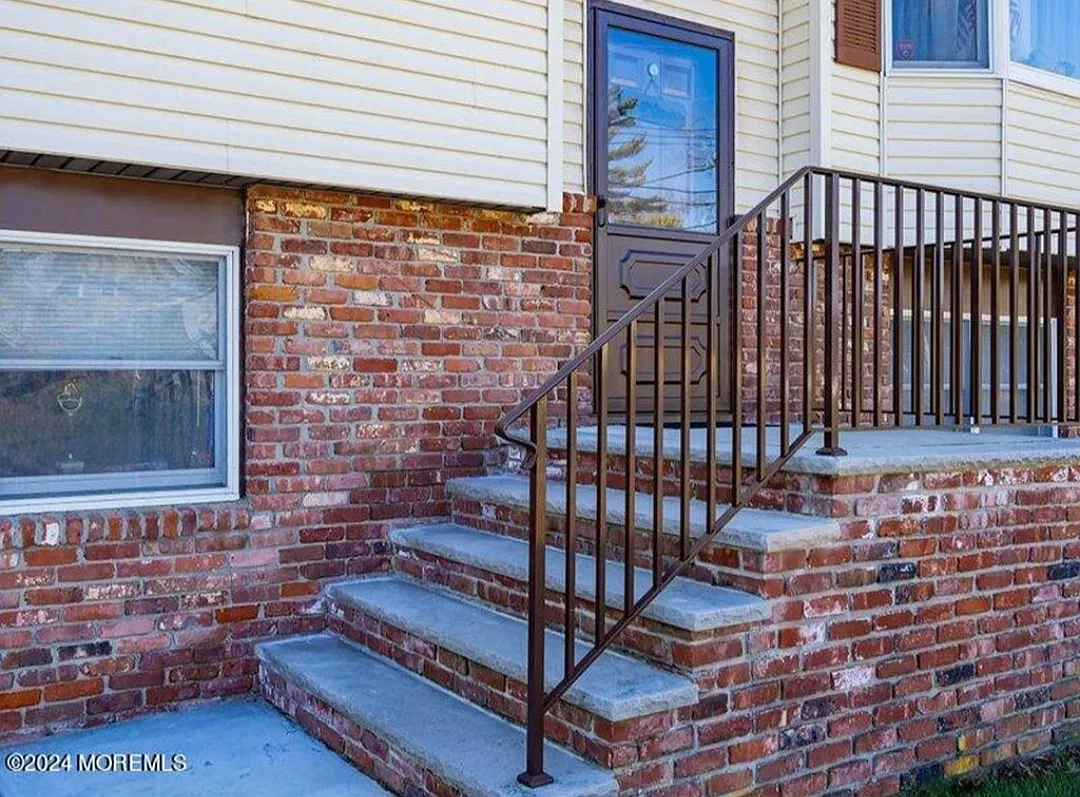 4 bed, 2450 sqft, $3,599 — Photo 4