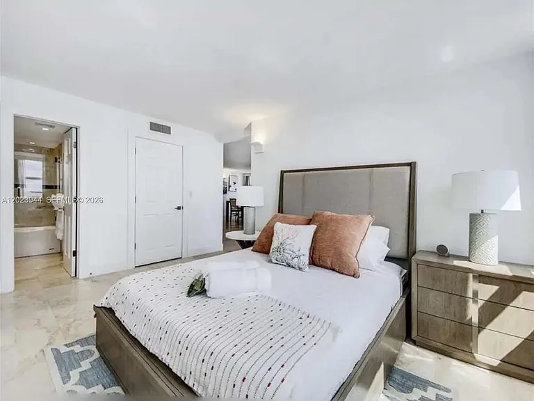 209 N Fort Lauderdale Beach Blvd #5B — Photo 14