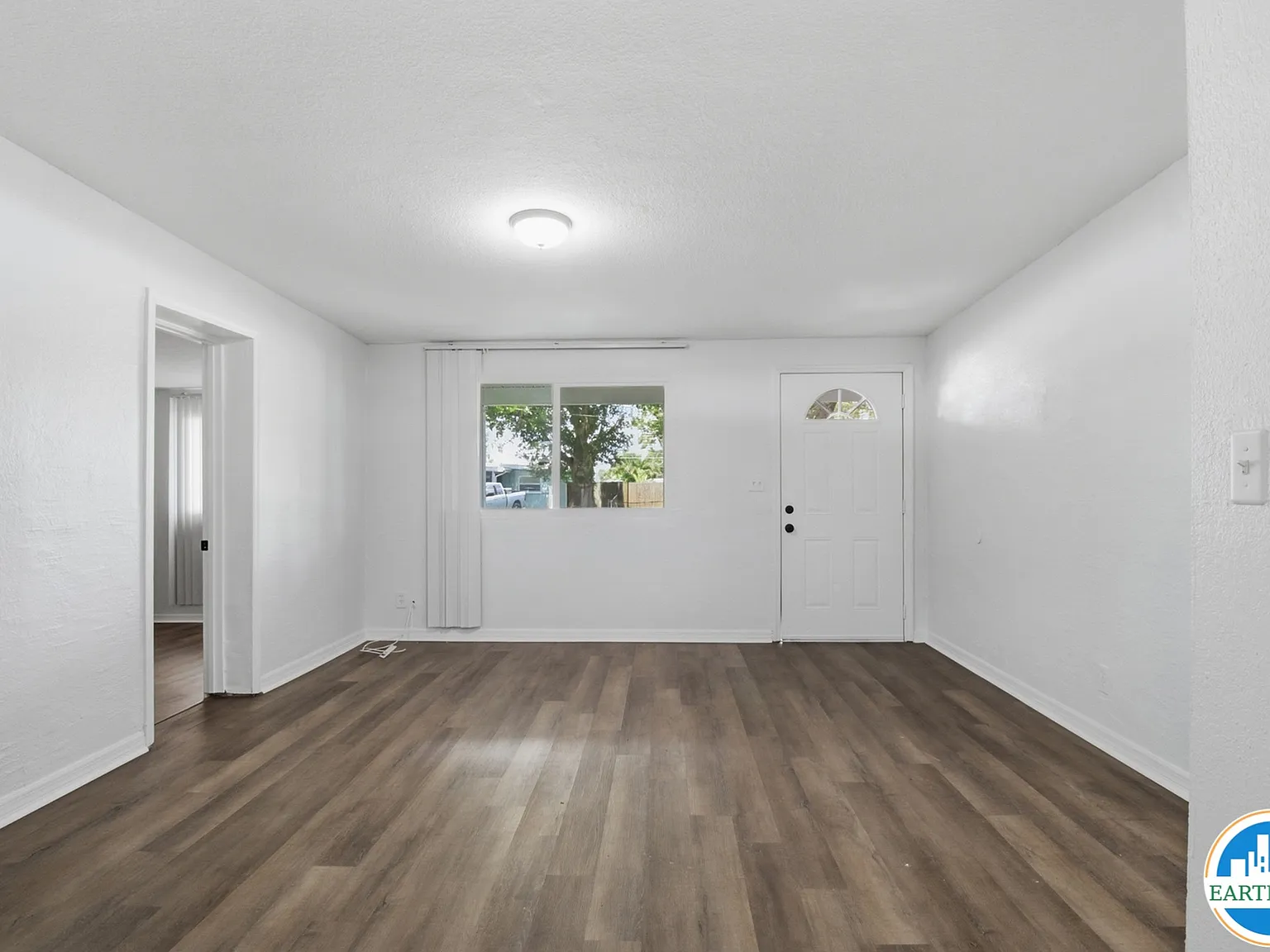 3 bed, 1008 sqft, $2,195 — Photo 4
