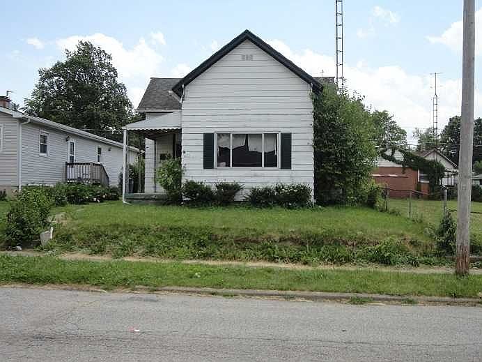 2nd image of 611 W 5th St