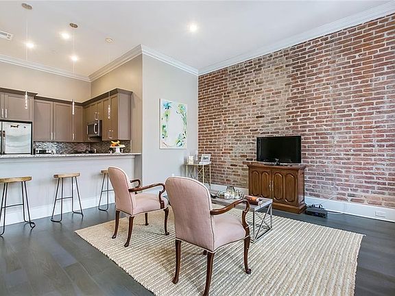 3rd image of 628 Baronne St #201