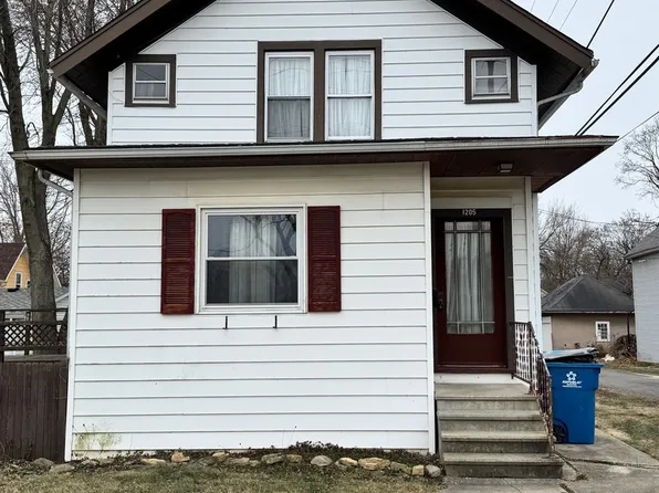 1205 6th St, Mendota, IL 61342