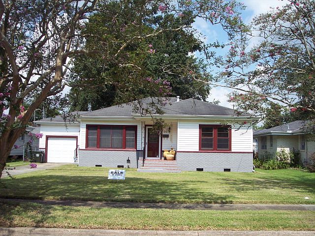 1st image of 307 Central Ave