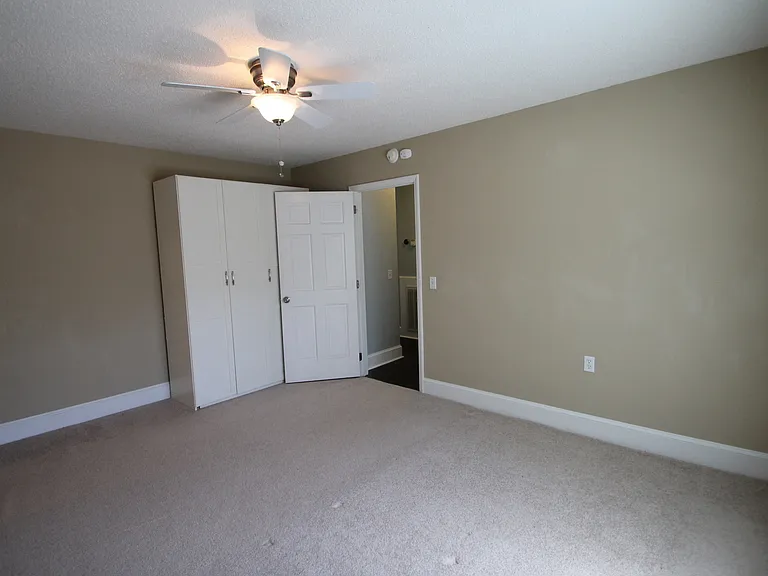 106 Elliott St W — Photo 9