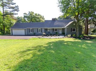 4359 S Hilltop Rd, Chagrin Falls, OH 44022