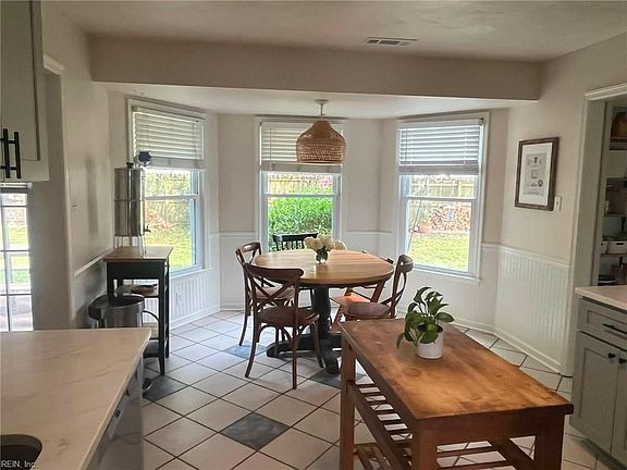 3rd image of 2505 Castle Hill Ct