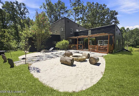 3rd image of 1076 Perrett Rd