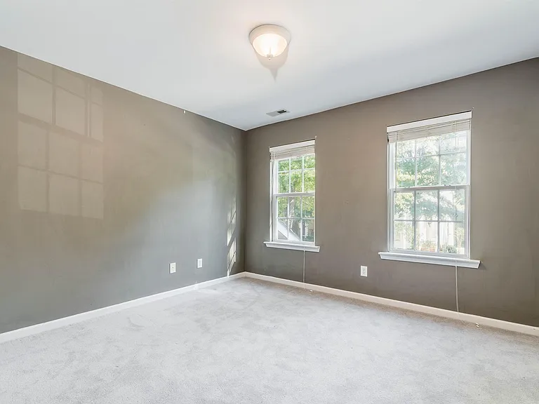 12215 Fox Valley St — Photo 15