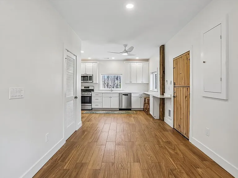 24875 Old Hundred Rd — Photo 18