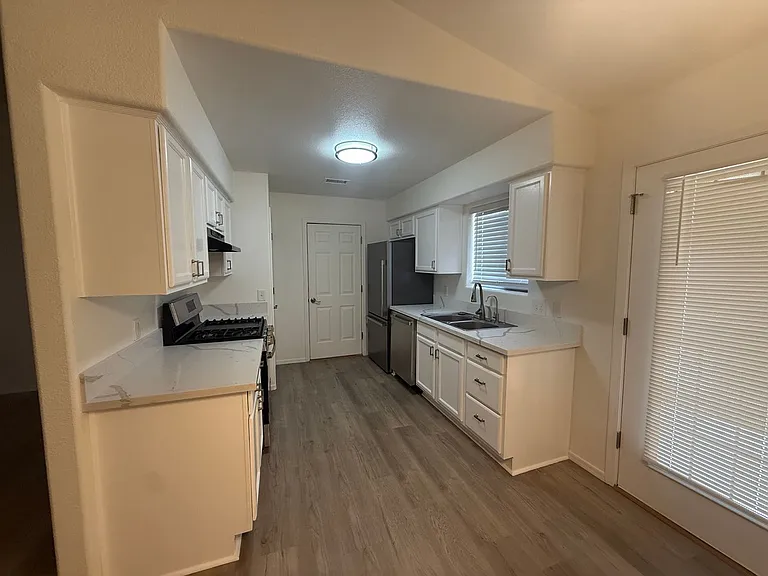 3665 N Kenneth Rd — Photo 14