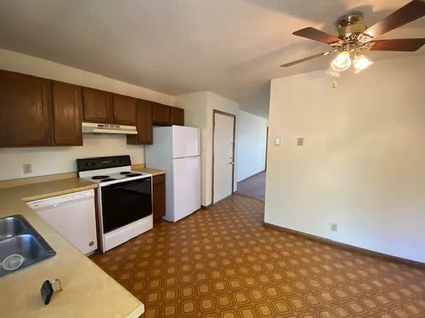 3218 Oak Knoll Dr #3, Eau Claire, WI 54701
