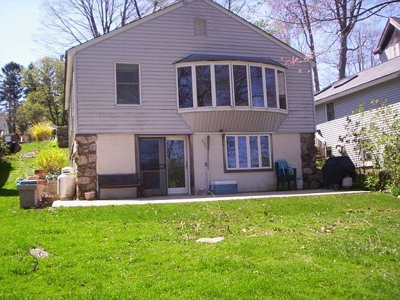 2nd image of 67 Lake St