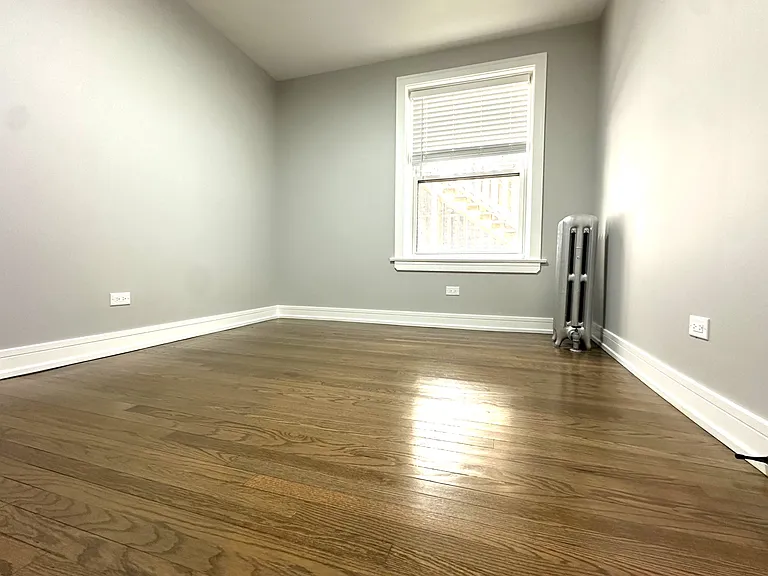 5454 N Paulina St #1 — Photo 8