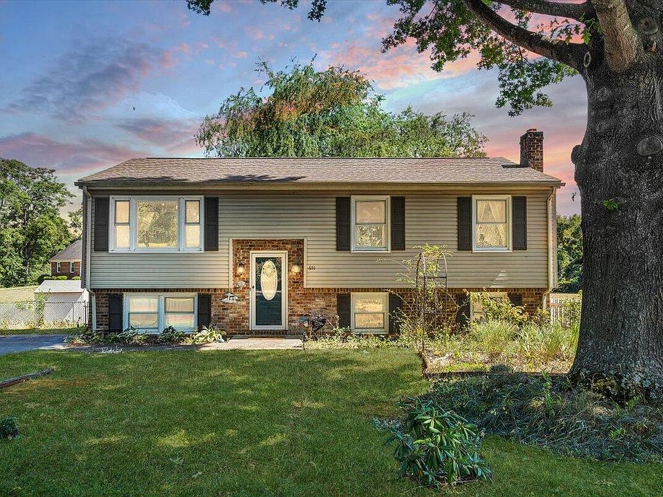 1st image of 651 Elmcrest St NE