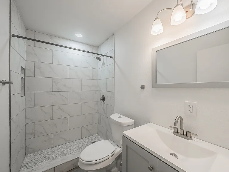 Glenhaven Dr — Photo 26