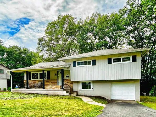 9 Pen Y Bryn Dr, Scranton, PA 18505