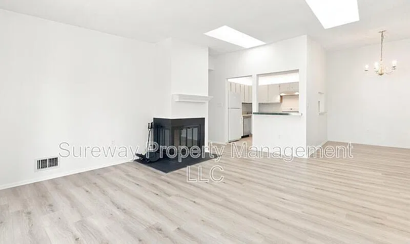 2 bed, 2.0 bath, 1100 sqft, $2,200 — Photo 4