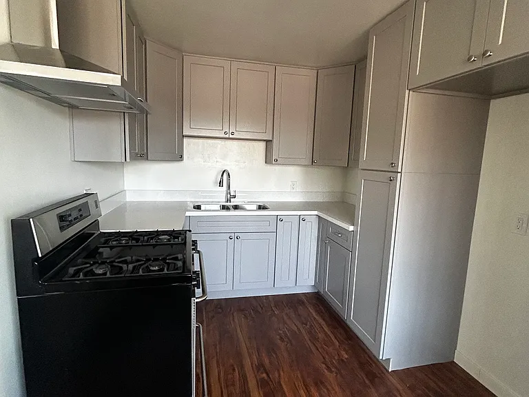 10618 Downey Ave #10620-1/2 — Photo 4