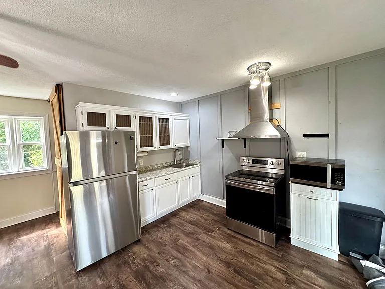 9251 Atwood Ave — Photo 8