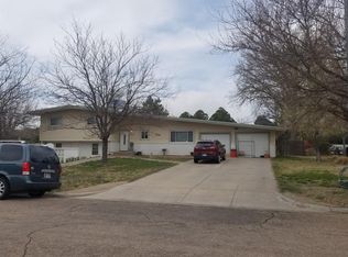 611 Briar Hill Dr, Garden City, KS 67846