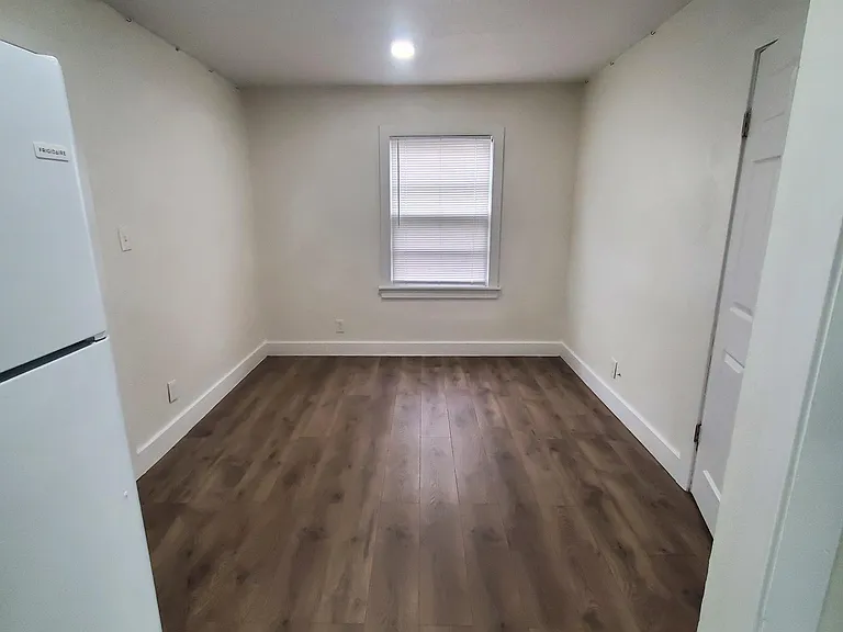 631 N Edwards Ave — Photo 3