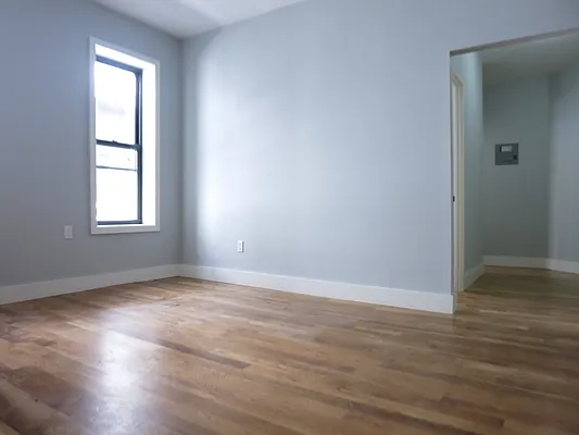 Rented by MNS | media 18