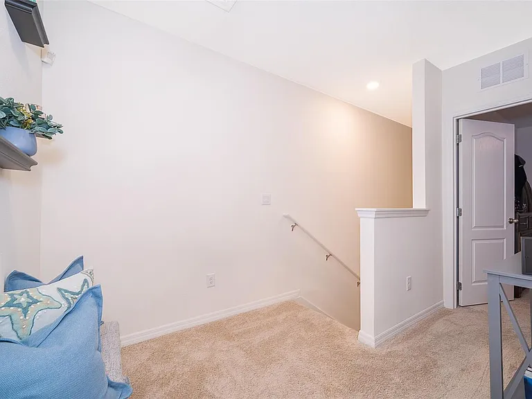 1225 Yellow Finch Dr — Photo 7