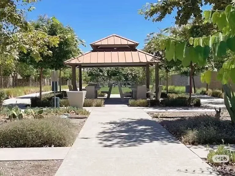12241 Chorus Dr — Photo 11