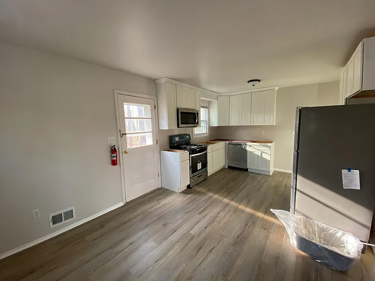 738 Spruce Rd — Photo 2